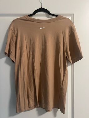 Nike Men's Beige Short-Sleeve Crew Tee